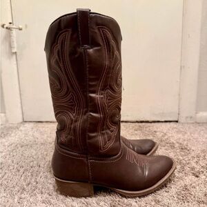Brown Western cowboy Boots